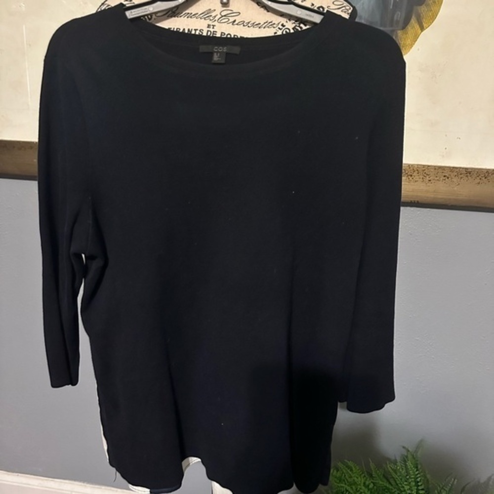 COC knit cotton top. Navy. Sweater. No callouts